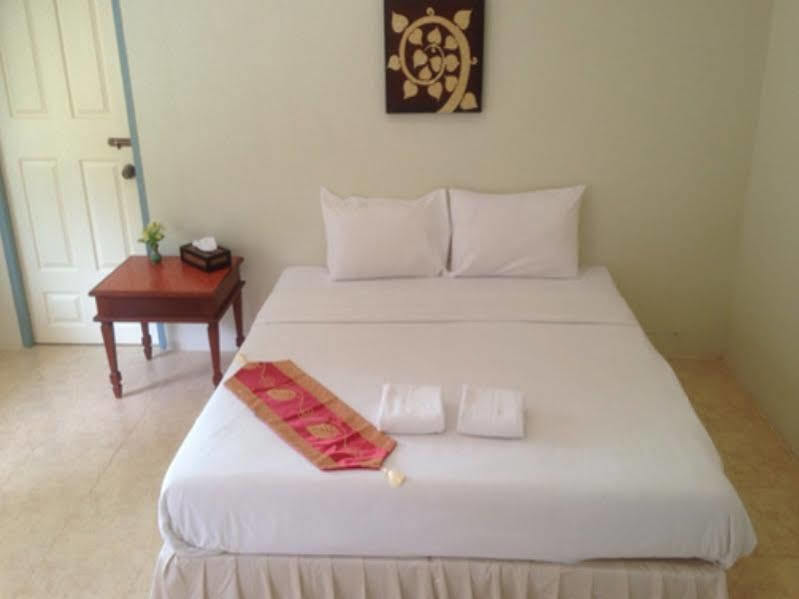 Oyo 479 Water Jade Natural Resort Thajmuang Kültér fotó